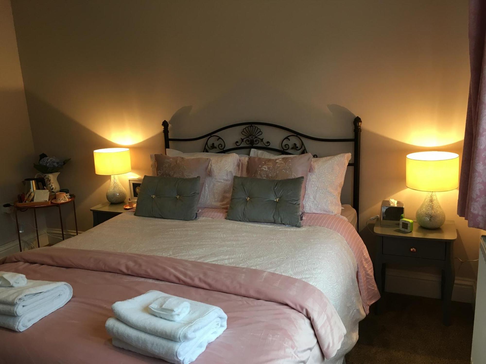Leafy Suburban Bed And Breakfast Northwood  Exteriör bild